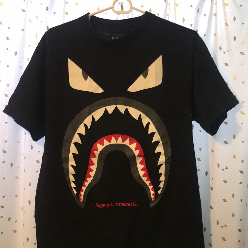 Supply & Demand Co. Shark black medium t shirt